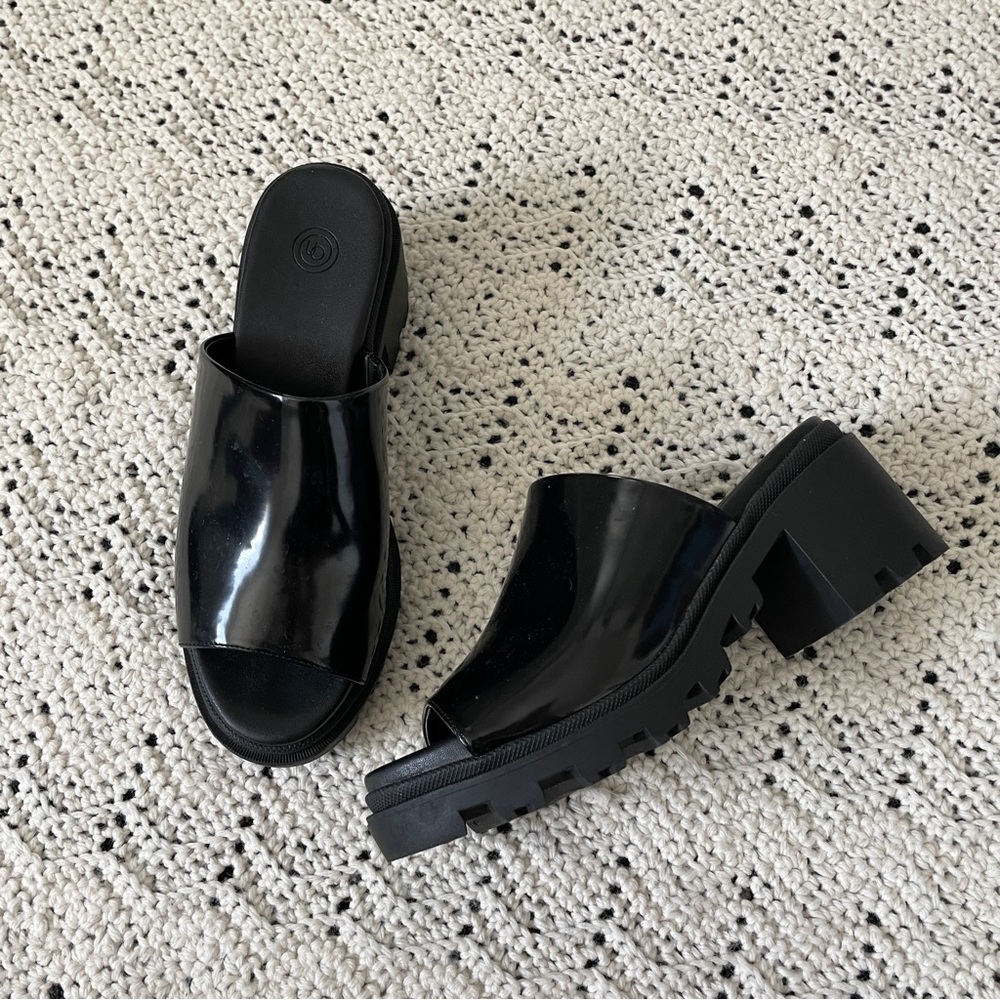 Urban Outfitters Sydney Treaded Mule Sandals Black (NWOT) (Size US 8)